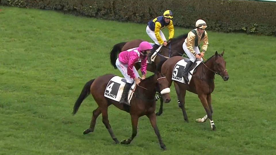 Růžová série pokračuje: Bonita de la Serre vyhrála v Nancy