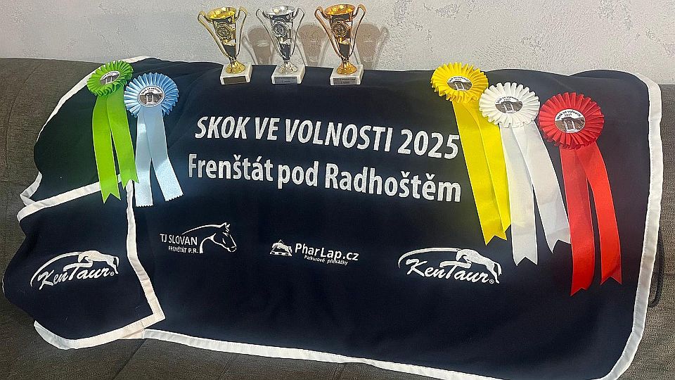 Nabitá neděle ve Frenštátu: Skoku ve volnosti se tam zúčastní 88 koní
