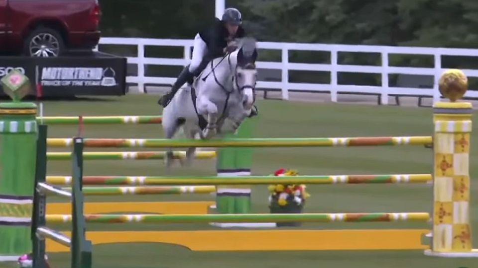 Václav Staněk byl s Gisborne VDL třetí v CSI2* Grand Prix Spruce Meadows