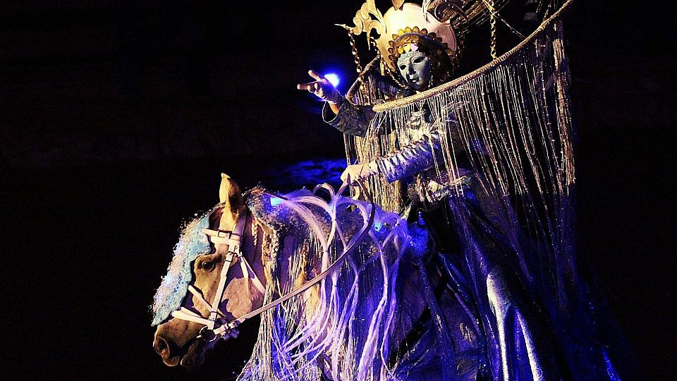 Hrajte o vstupenky na adventní show Kůň Pátý Element v Boskovicích