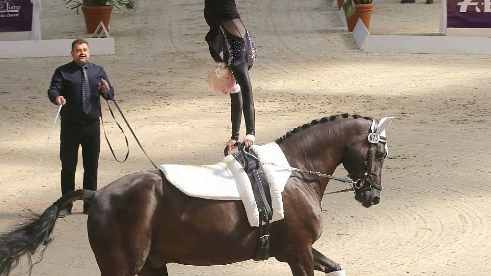 Juniorky v Le Mans úspěšně zvládly volné sestavy. Reslerová jde do finále