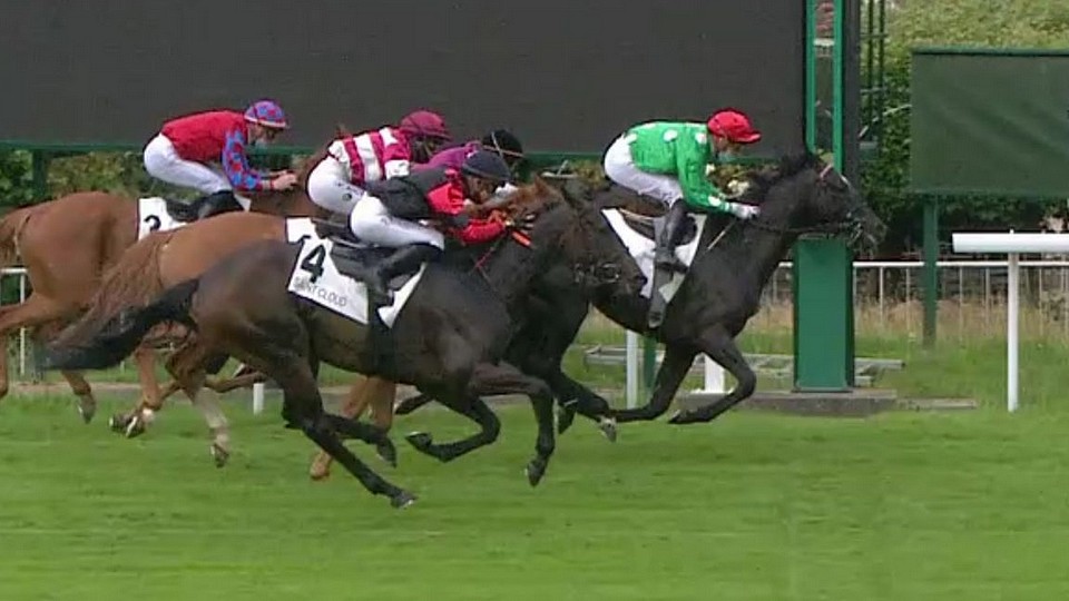 Drtivý finiš Ideal Kinga v Saint-Cloud, Lokotrans koupil syna Frankela